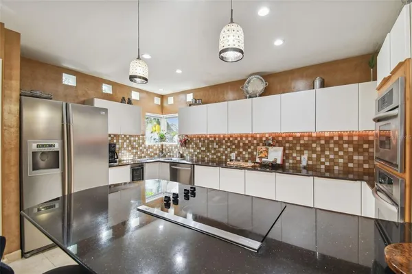 $1,029,000 | 4950 Bayshore Boulevard, Unit 22, Tampa, FL 33611