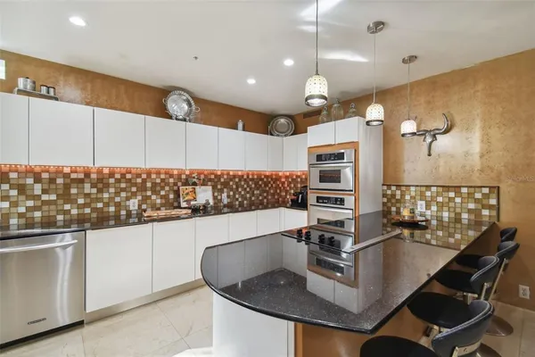 $1,029,000 | 4950 Bayshore Boulevard, Unit 22, Tampa, FL 33611