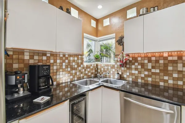 $1,029,000 | 4950 Bayshore Boulevard, Unit 22, Tampa, FL 33611