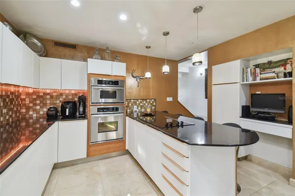 $1,029,000 | 4950 Bayshore Boulevard, Unit 22, Tampa, FL 33611