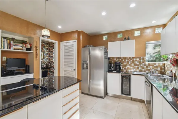 $1,029,000 | 4950 Bayshore Boulevard, Unit 22, Tampa, FL 33611