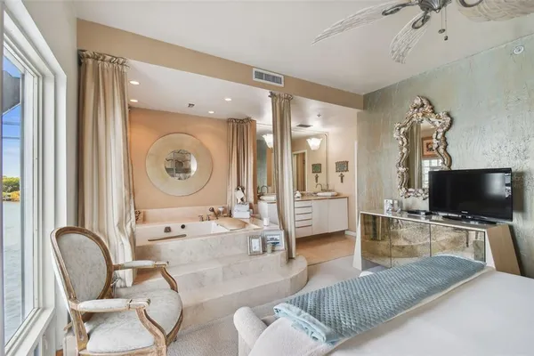 $1,029,000 | 4950 Bayshore Boulevard, Unit 22, Tampa, FL 33611