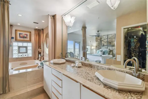 $1,029,000 | 4950 Bayshore Boulevard, Unit 22, Tampa, FL 33611