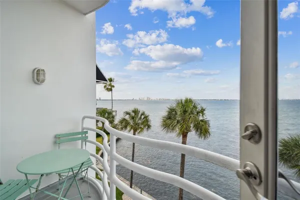 $1,029,000 | 4950 Bayshore Boulevard, Unit 22, Tampa, FL 33611