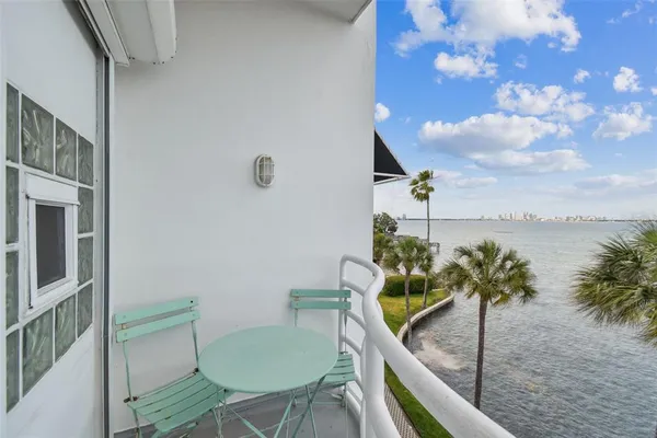 $1,029,000 | 4950 Bayshore Boulevard, Unit 22, Tampa, FL 33611