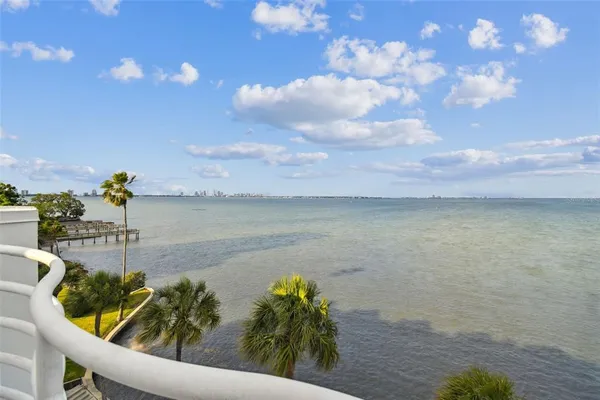 $1,029,000 | 4950 Bayshore Boulevard, Unit 22, Tampa, FL 33611
