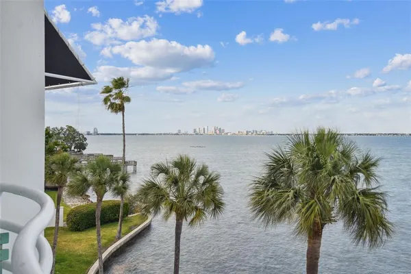$1,029,000 | 4950 Bayshore Boulevard, Unit 22, Tampa, FL 33611