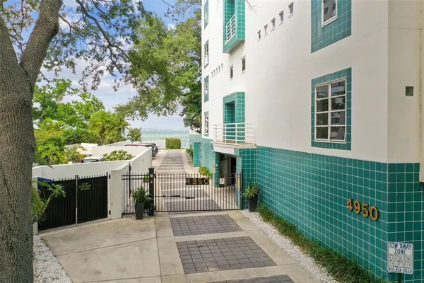 $1,029,000 | 4950 Bayshore Boulevard, Unit 22, Tampa, FL 33611