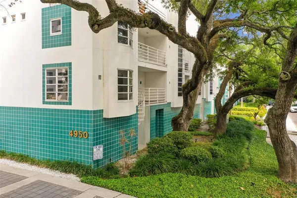 $1,029,000 | 4950 Bayshore Boulevard, Unit 22, Tampa, FL 33611