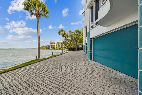 $1,029,000 | 4950 Bayshore Boulevard, Unit 22, Tampa, FL 33611