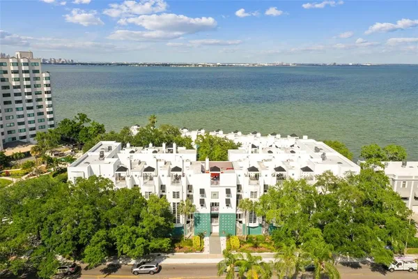 $1,029,000 | 4950 Bayshore Boulevard, Unit 22, Tampa, FL 33611