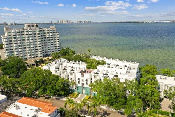 $1,029,000 | 4950 Bayshore Boulevard, Unit 22, Tampa, FL 33611