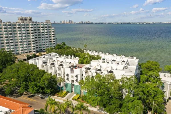 $1,029,000 | 4950 Bayshore Boulevard, Unit 22, Tampa, FL 33611