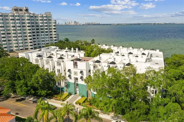 $1,029,000 | 4950 Bayshore Boulevard, Unit 22, Tampa, FL 33611