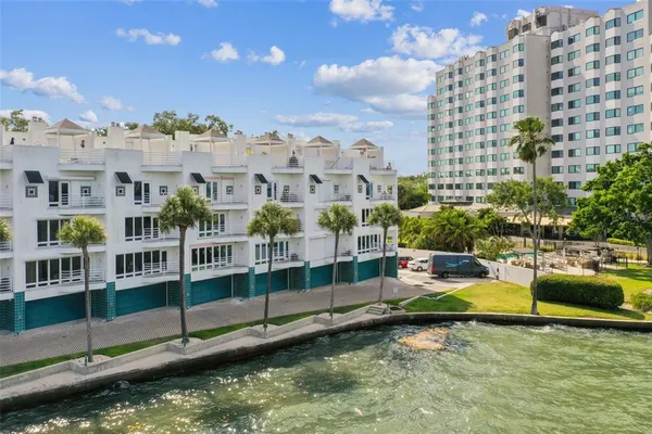 $1,029,000 | 4950 Bayshore Boulevard, Unit 22, Tampa, FL 33611