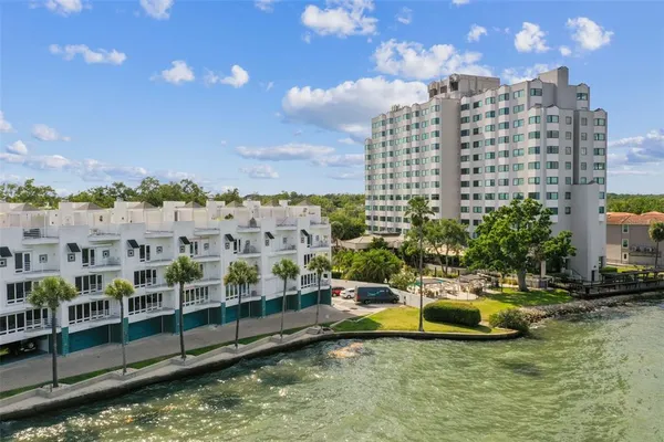 $1,029,000 | 4950 Bayshore Boulevard, Unit 22, Tampa, FL 33611