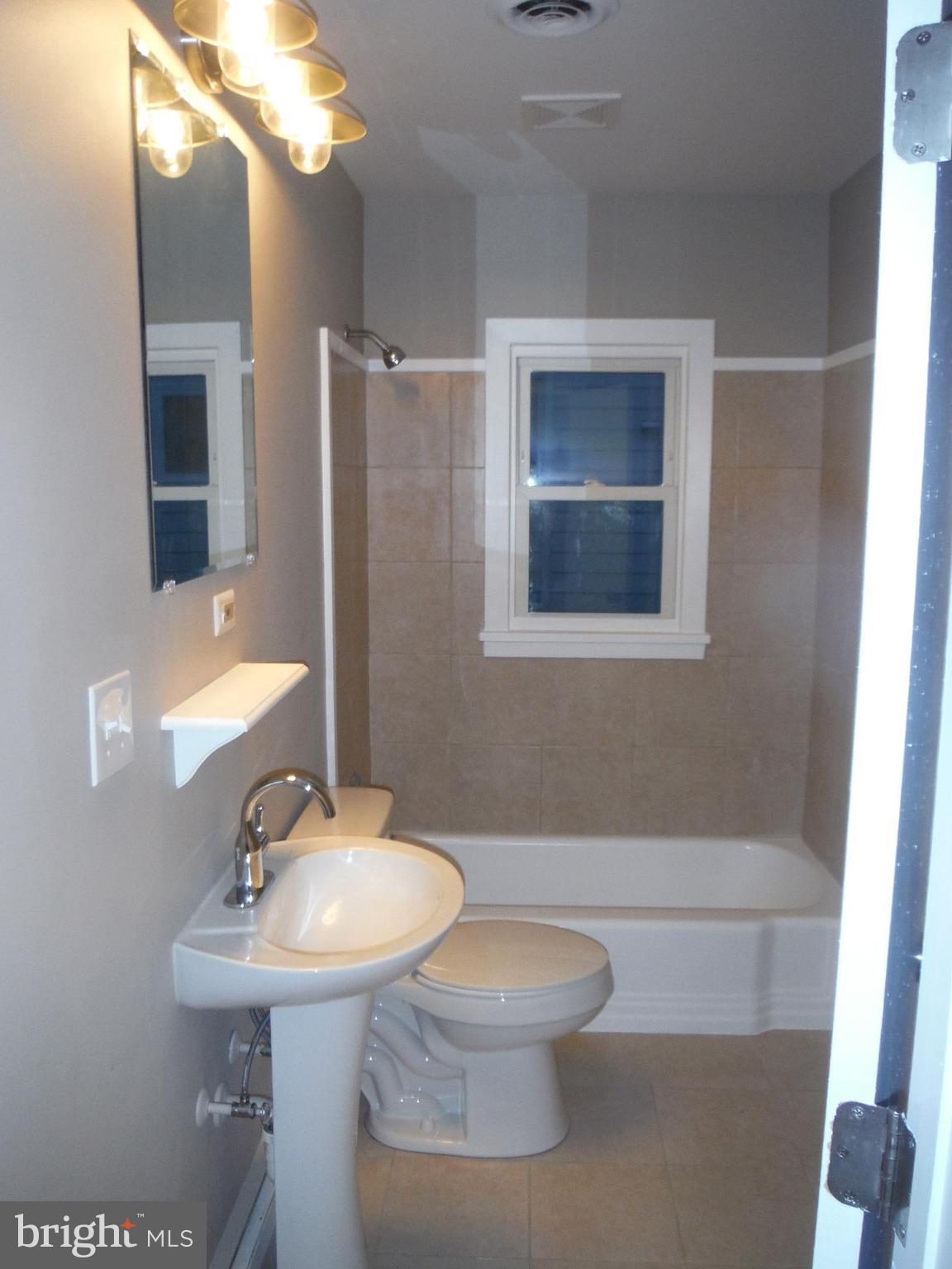 219 Arundel Road Pasadena, MD 21122 - Photo 12 of 26 Bath