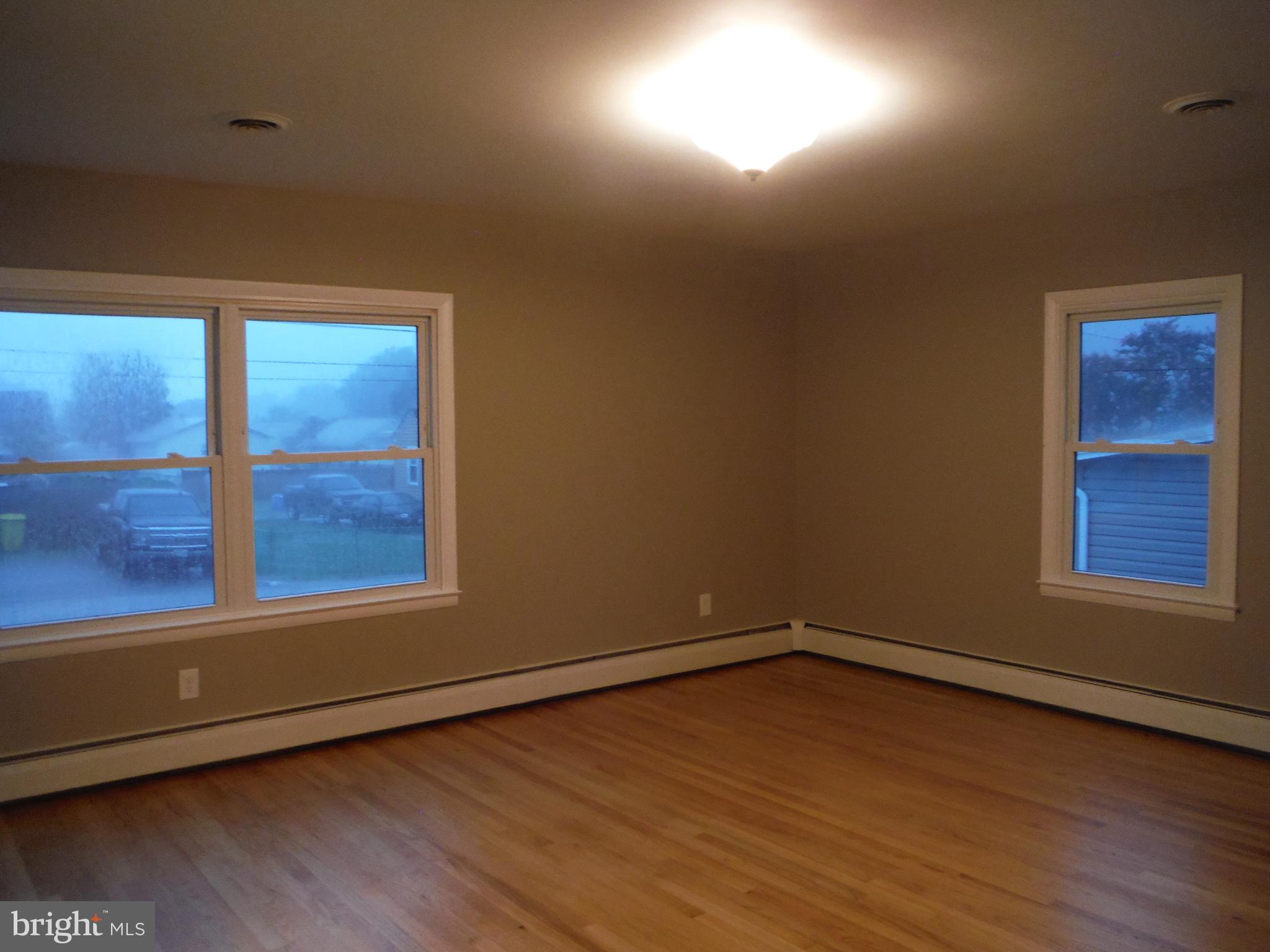 219 Arundel Road Pasadena, MD 21122 - Photo 5 of 26 Living Room