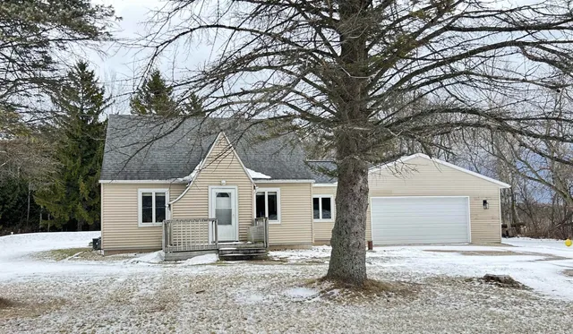 $279,900 | N8188 County Road M, Algoma, WI 54201