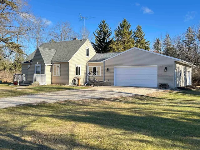 $279,900 | N8188 County Road M, Algoma, WI 54201