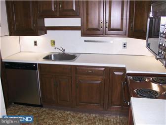 201 Rolling Road Broomall, PA 19008 - Photo 3 of 12 Kitchen