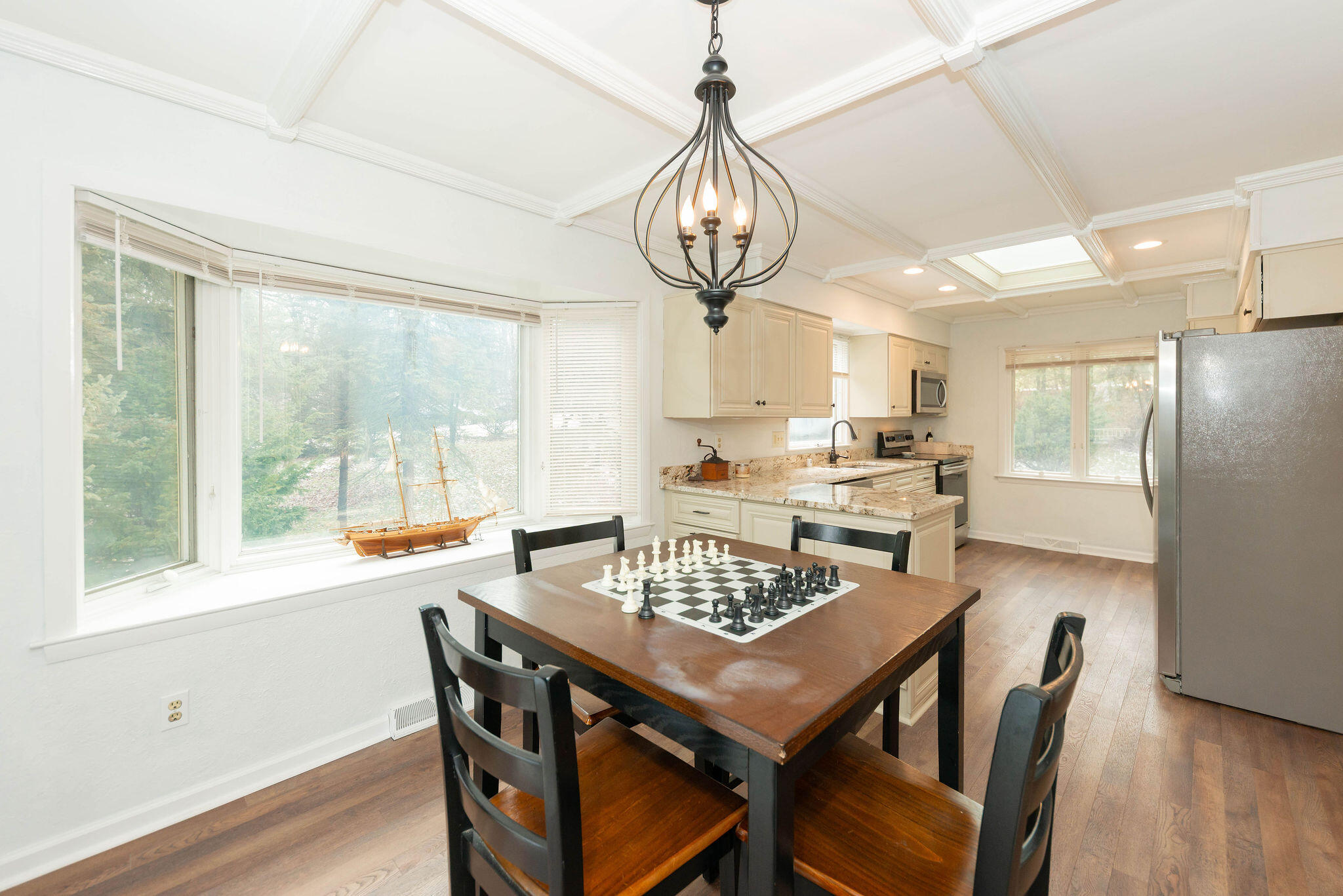 N11W31386 Fairfield Way Delafield, WI 53018 - Photo 11 of 71 Breakfast nook is kitchen is the perect place to start the day