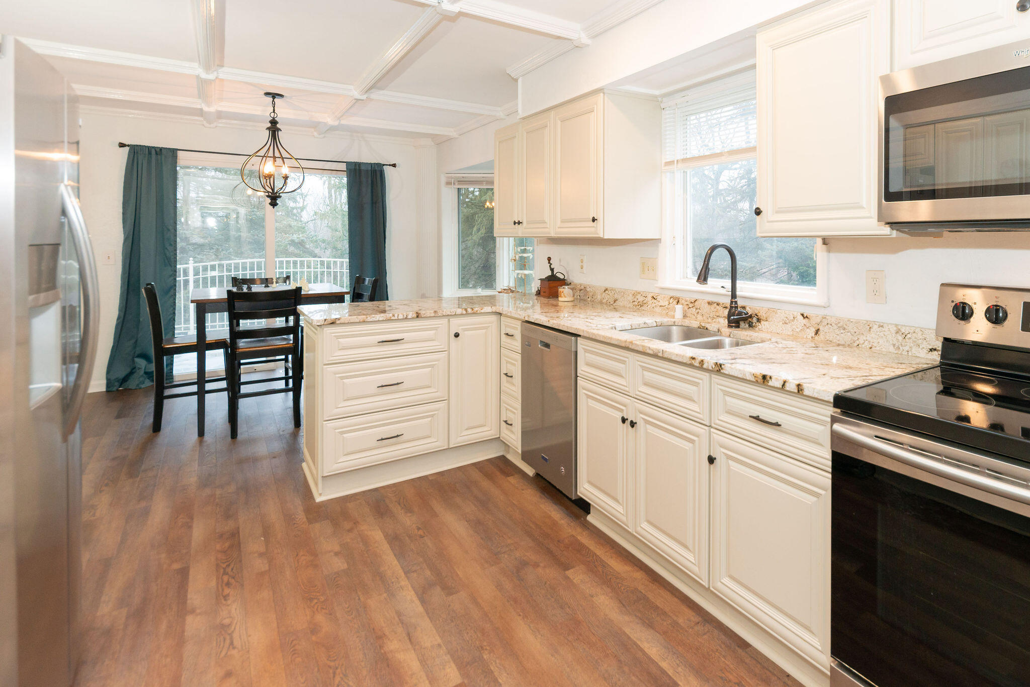 N11W31386 Fairfield Way Delafield, WI 53018 - Photo 18 of 71 Large kitchen with breakfast nook and skylight offers perfect lighting for your culinary creation