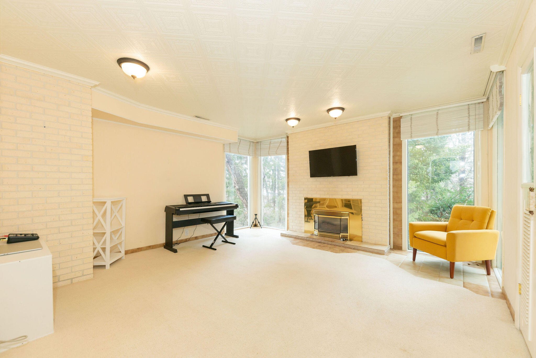 N11W31386 Fairfield Way Delafield, WI 53018 - Photo 29 of 71 Awesome family room with loads of ligth and allows for egress