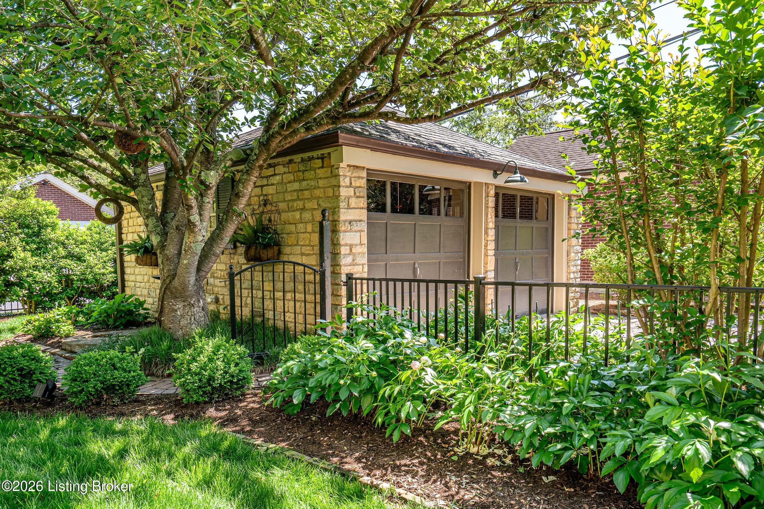 2942 Lexington Road Louisville, KY 40206 - Photo 4 of 40 4-Lexington Rd 2942