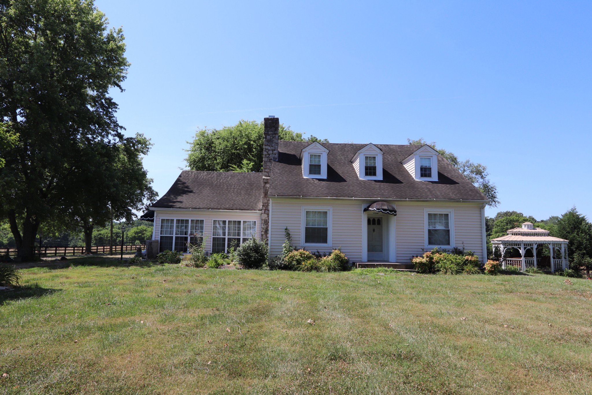 1030 Rossview Road Clarksville, TN 37043 - Photo 3 of 43 Gallery Image 3