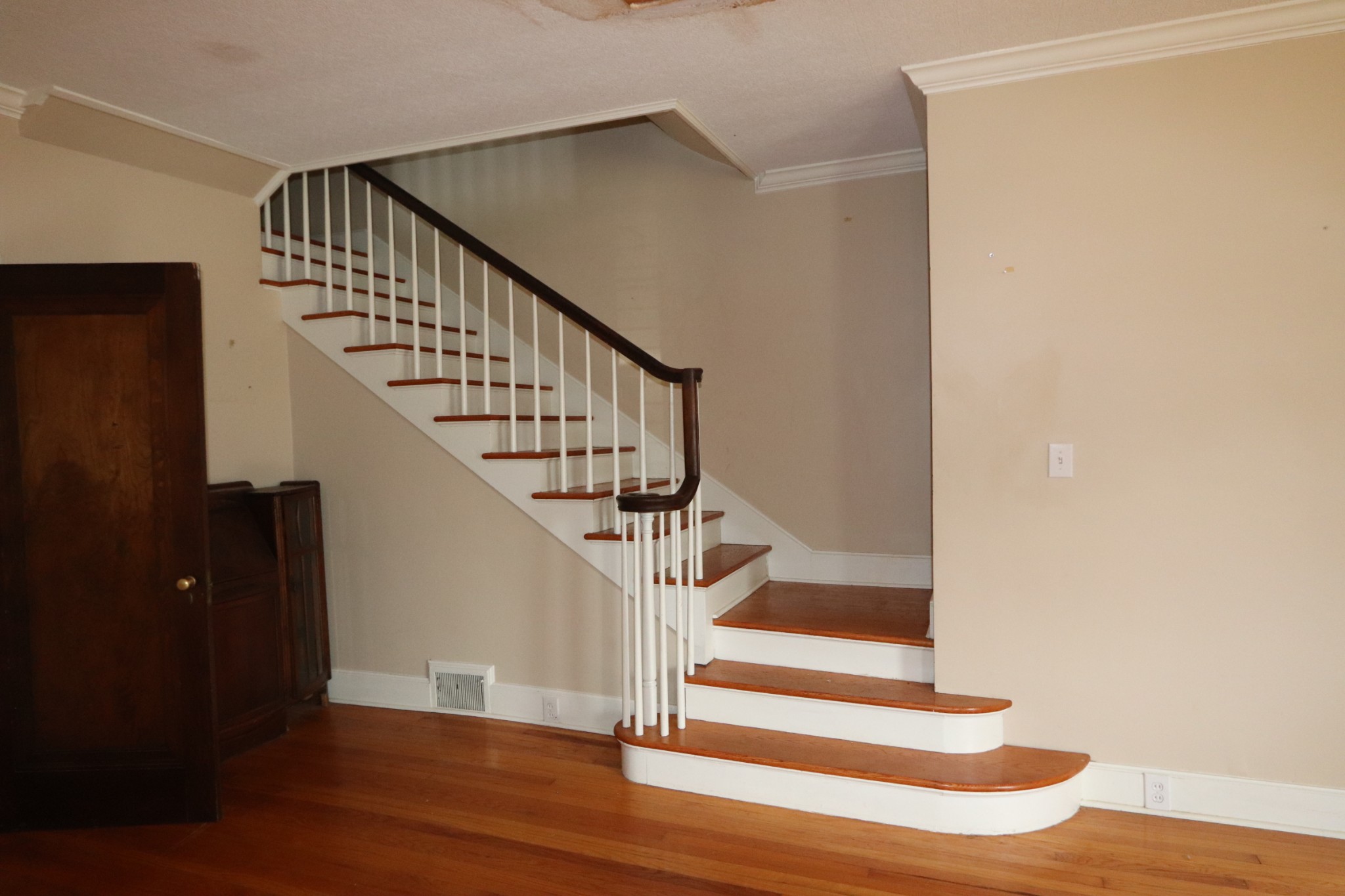1030 Rossview Road Clarksville, TN 37043 - Photo 8 of 43 Gallery Image 8