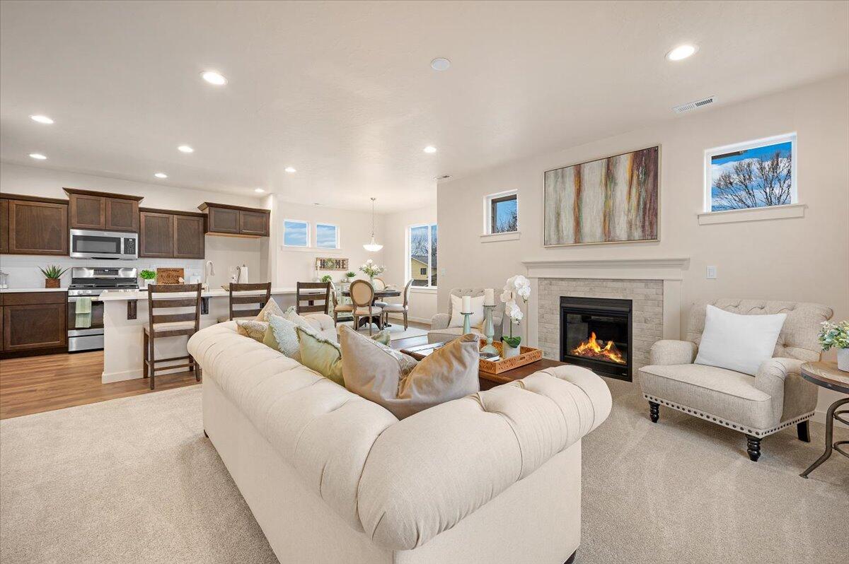 1139 Rutherford Drive, Unit 23 Medford, OR 97504 - Photo 1 of 17 Middleton - Living Room