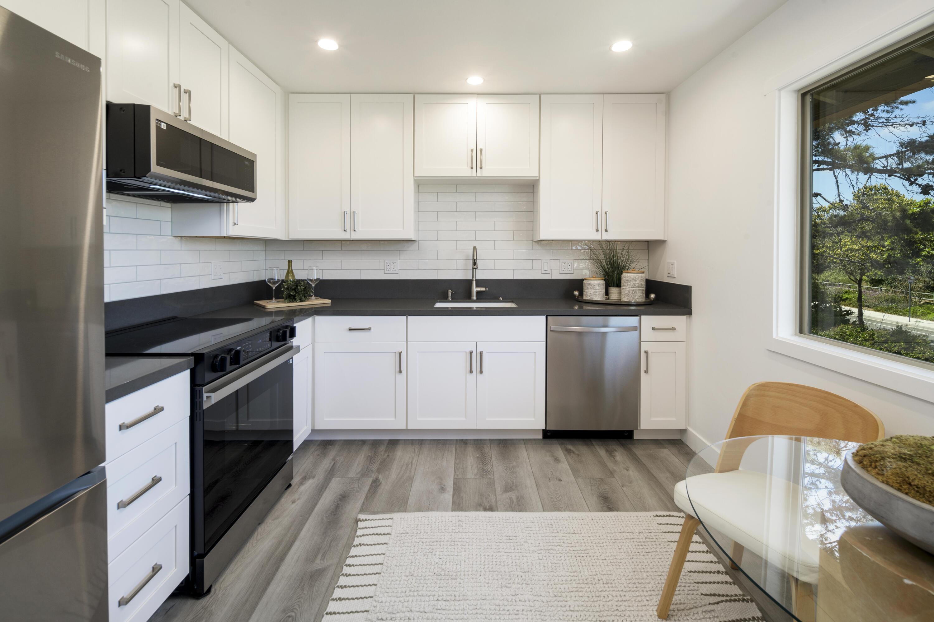 452 Linfield Place, Unit J Goleta, CA 93117 - Photo 6 of 15 452LinfieldPlaceUnitJ04