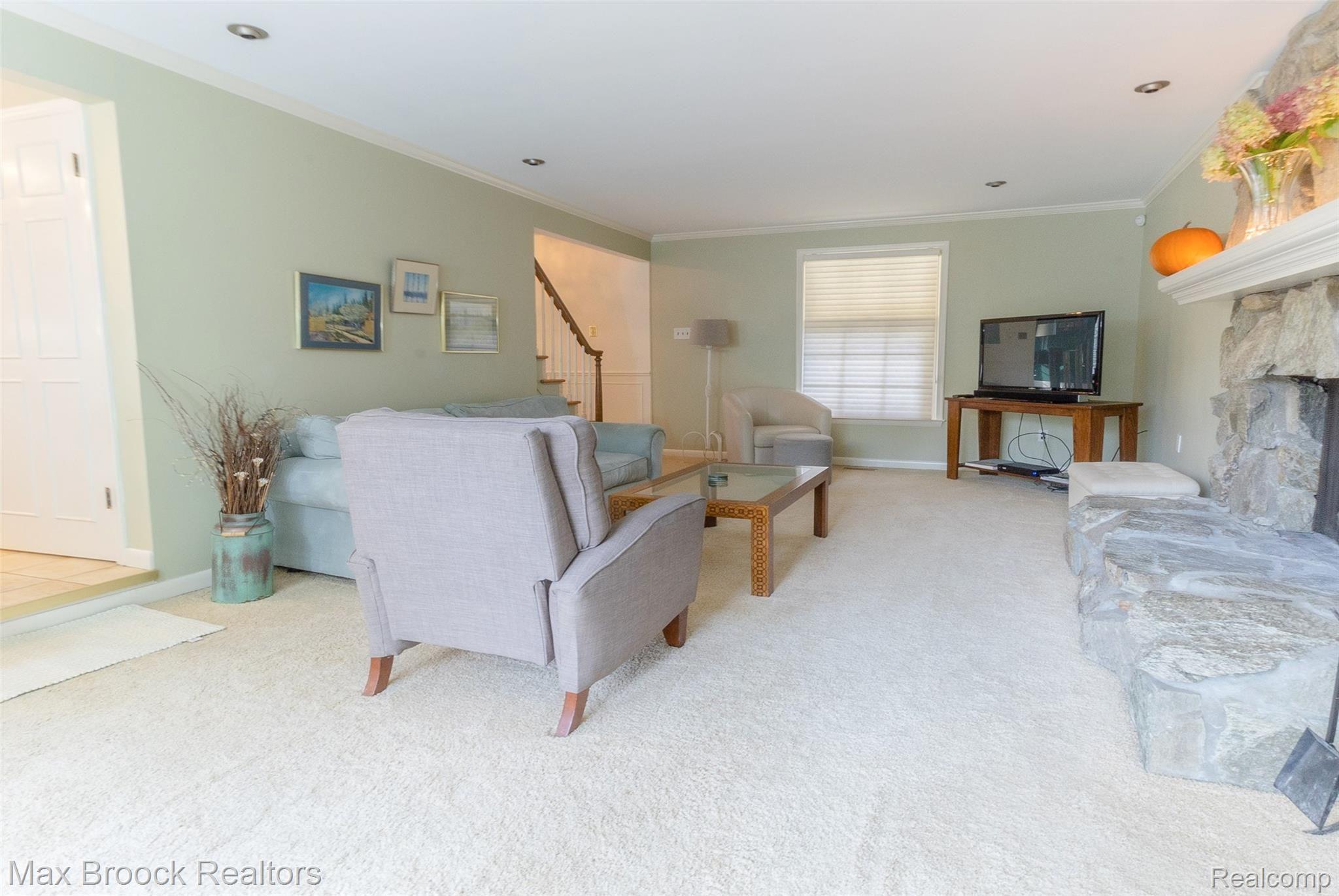 893 Foxhall Road Bloomfield Hills, MI 48304 - Photo 8 of 50 24.jpg