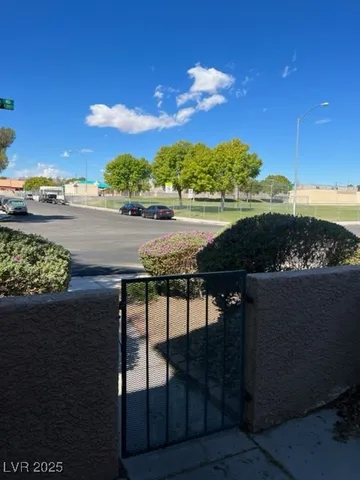 $1,650 | 5207 Souvenir Lane, Las Vegas, NV 89118