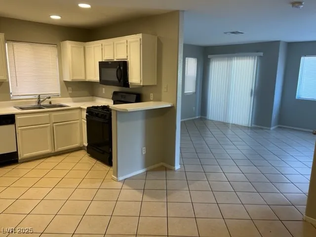 $1,650 | 5207 Souvenir Lane, Las Vegas, NV 89118