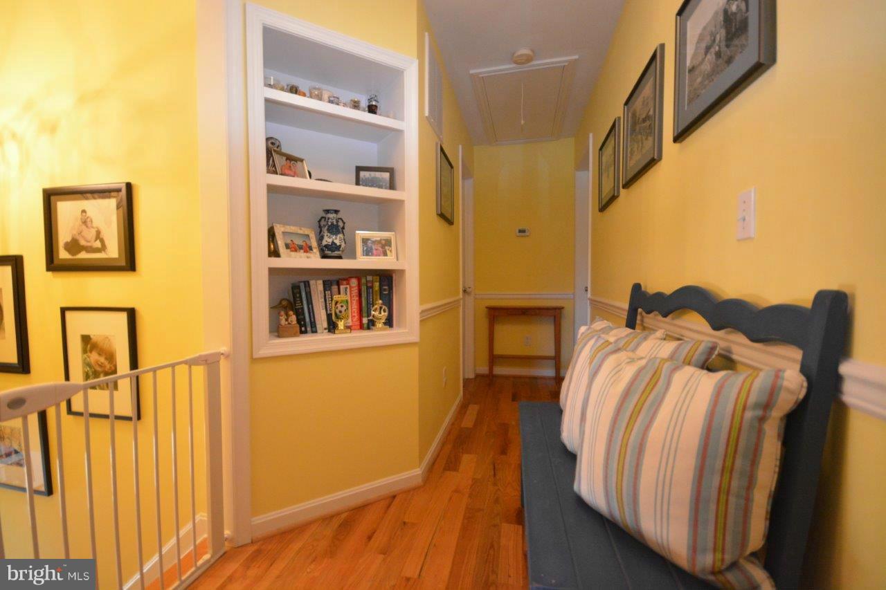 6254 Landing Neck Road Easton, MD 21601 - Photo 21 of 27 2nd floor hall landing