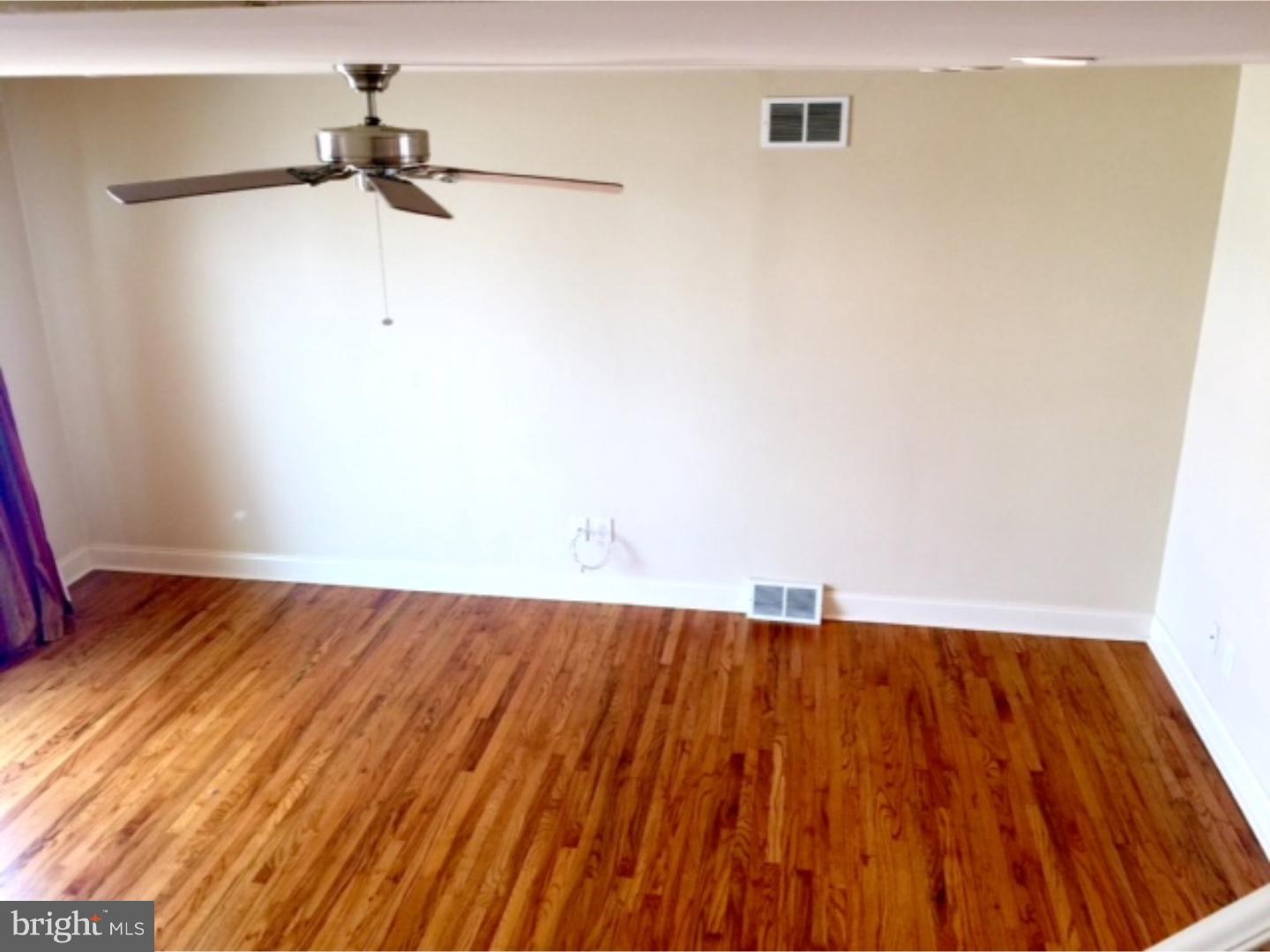 10809 Pedrick Road Philadelphia, PA 19154 - Photo 11 of 25 Living Room