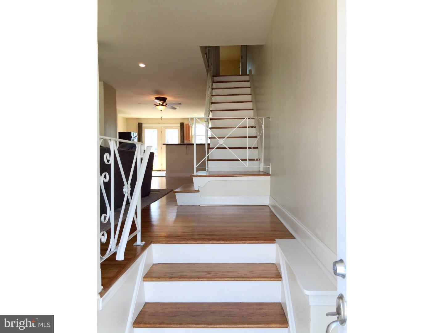 10809 Pedrick Road Philadelphia, PA 19154 - Photo 3 of 25 Foyer