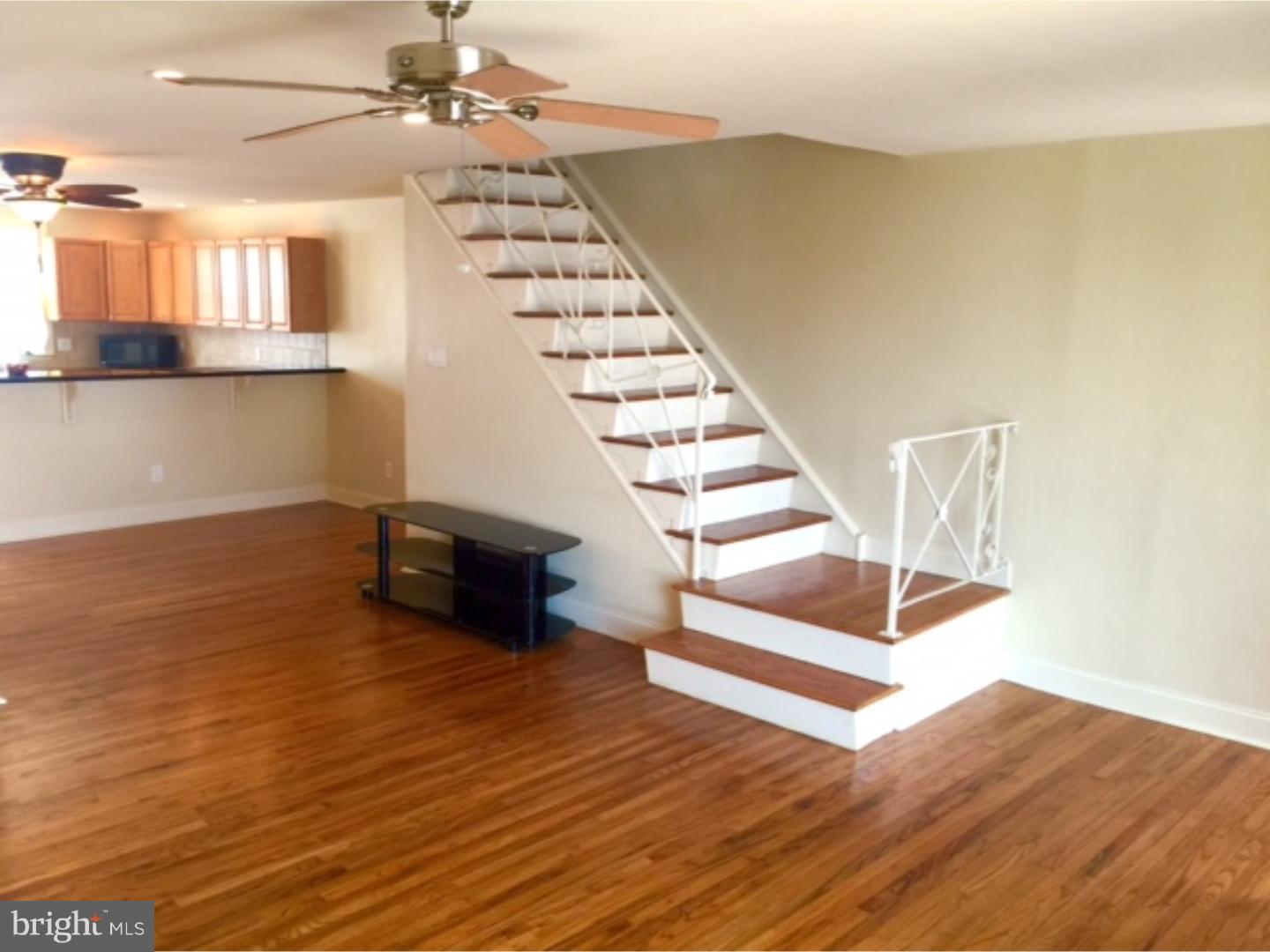 10809 Pedrick Road Philadelphia, PA 19154 - Photo 10 of 25 Living Room
