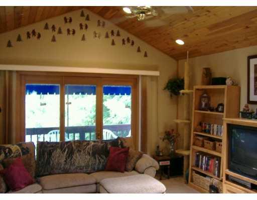 487 Highbury Road Cheswick, PA 15024 - Photo 5 of 8 Den/Family/Great Room.