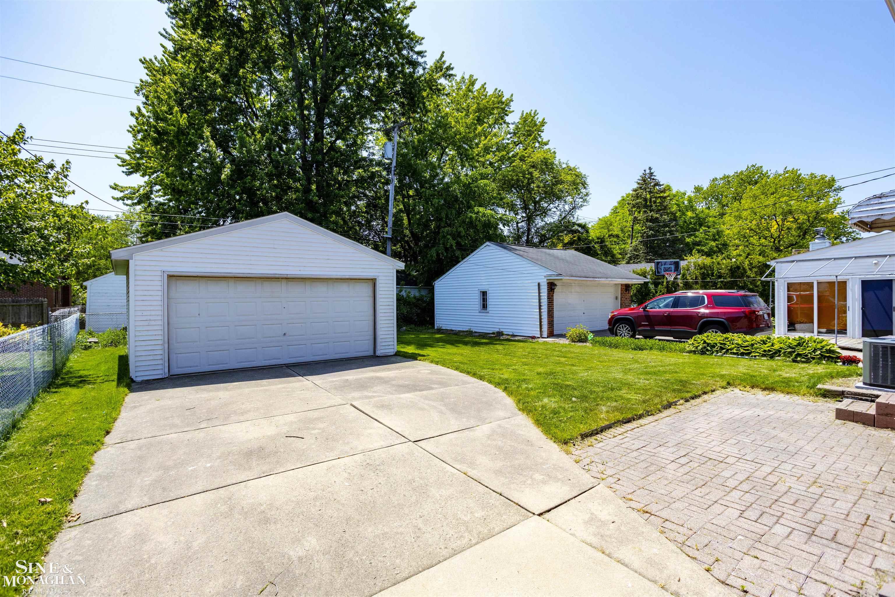 377 Ridgemont Road Grosse Pointe Farms, MI 48236 - Photo 32 of 36