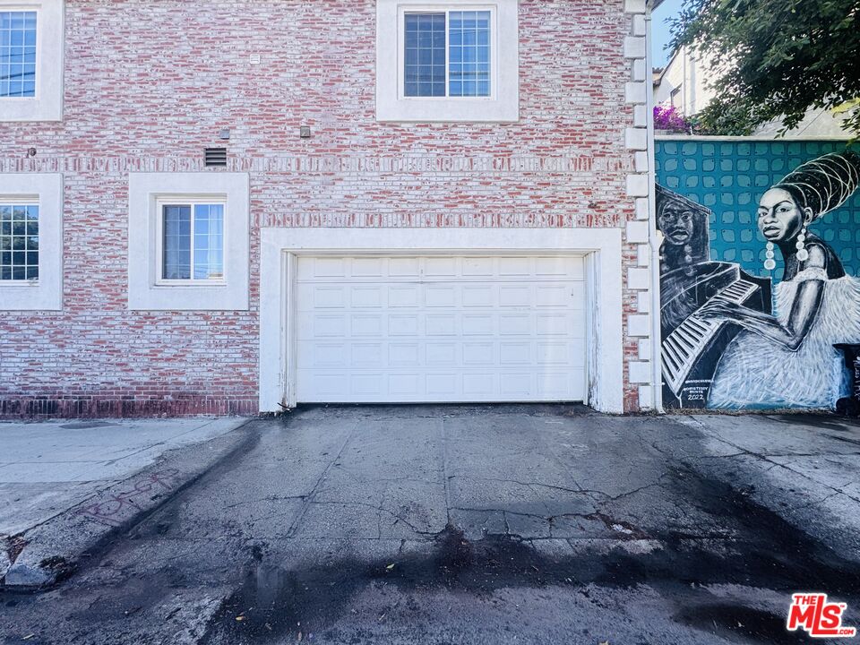 2225 North Cahuenga Boulevard Los Angeles, CA 90068 - Photo 1 of 30 a view of a backyard of a house