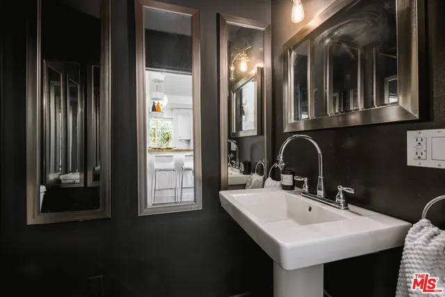 $1,299,000 | 2225 North Cahuenga Boulevard, Los Angeles, CA 90068