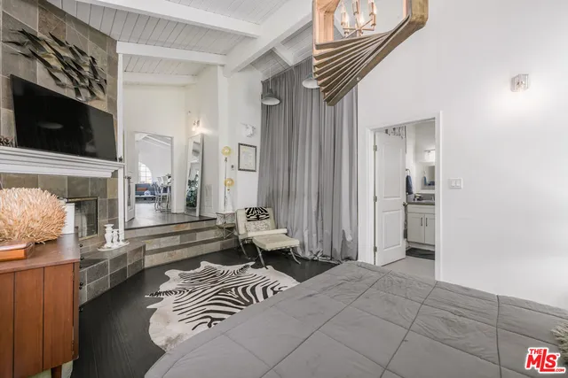 $1,299,000 | 2225 North Cahuenga Boulevard, Los Angeles, CA 90068