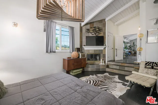 $1,299,000 | 2225 North Cahuenga Boulevard, Los Angeles, CA 90068