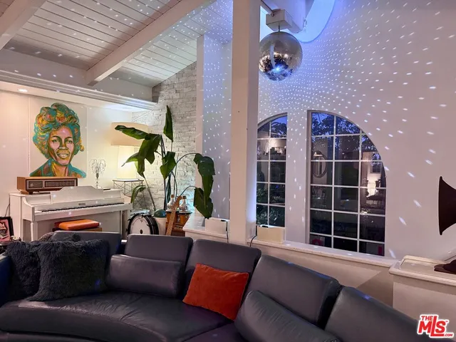 $1,299,000 | 2225 North Cahuenga Boulevard, Los Angeles, CA 90068