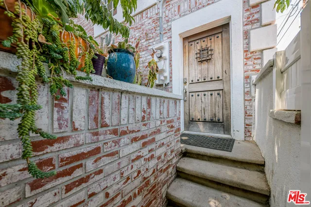 $1,299,000 | 2225 North Cahuenga Boulevard, Los Angeles, CA 90068