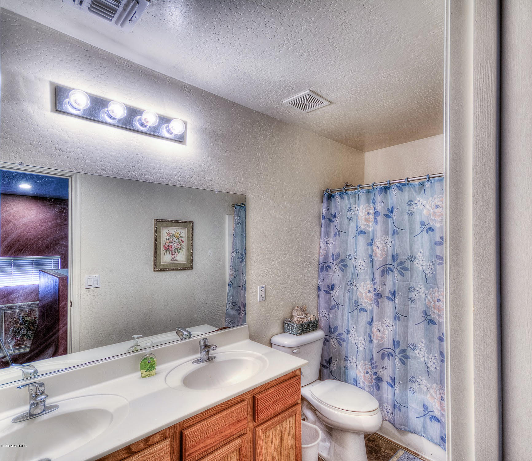 8421 West Payson Road Tolleson, AZ 85353 - Photo 9 of 16 Bathroom 2 upstairs