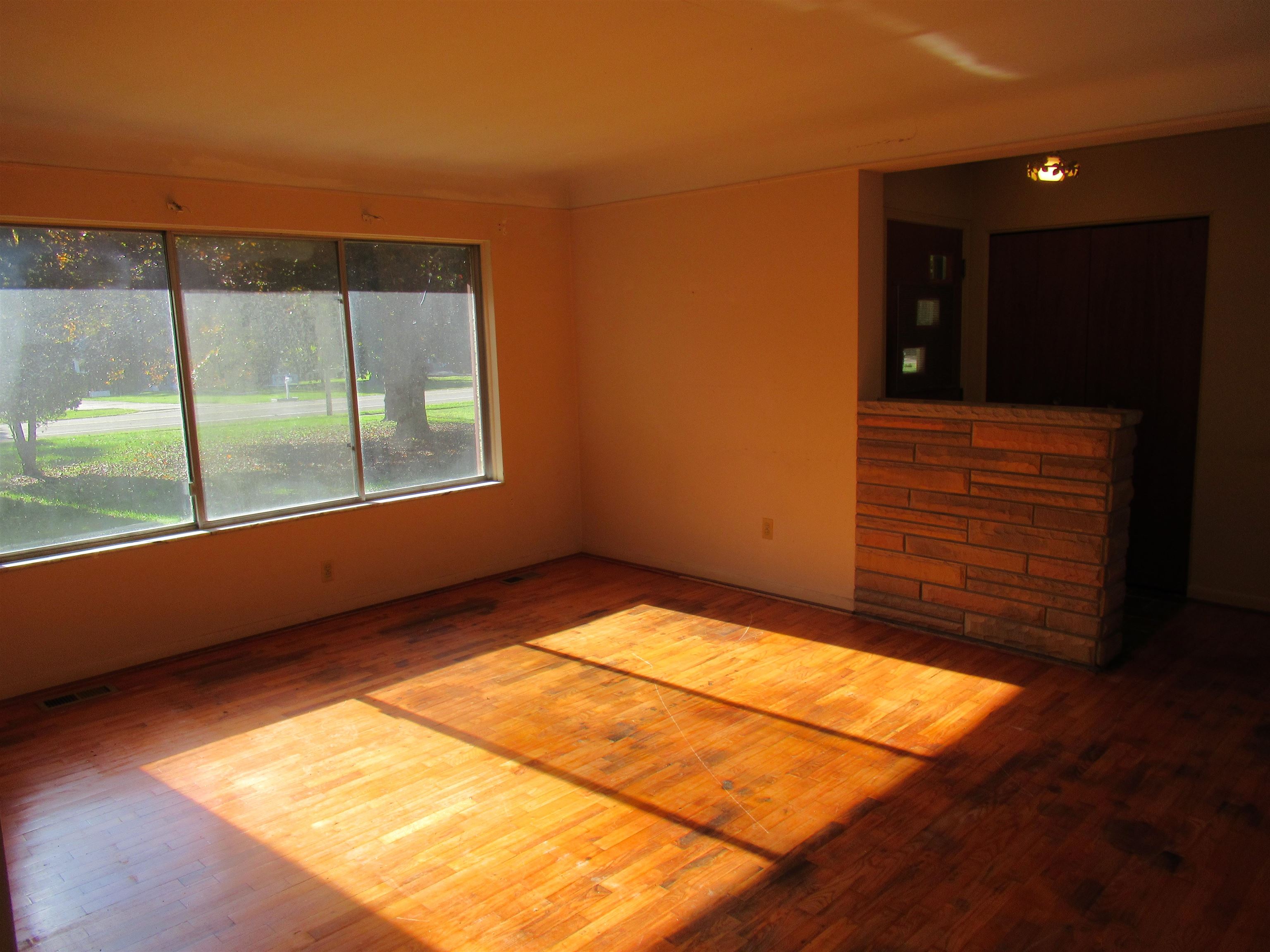 1525 Flushing Road Flushing, MI 48433 - Photo 3 of 39 50125908-2.JPG